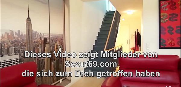 trendsSchlanke deutsch Mutter vom Freund des Sohnes auf der Treppe gefickt